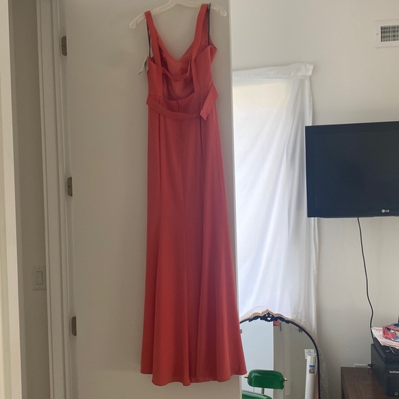 BNWT GORGEOUS Vera Wang White coral gown with belt size 8 - Picture 3 of 14